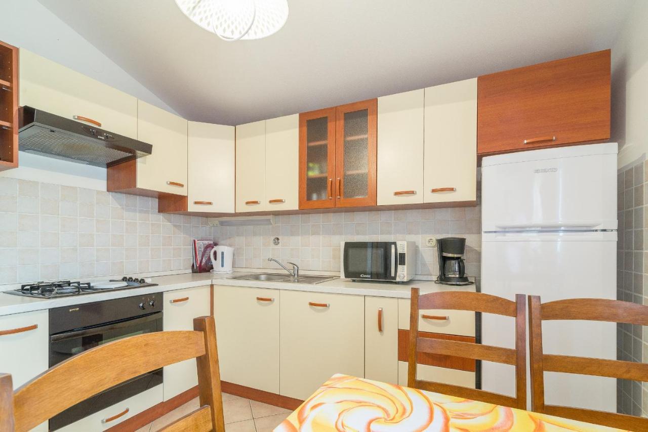 Apartments Puskaric Vir Exterior photo